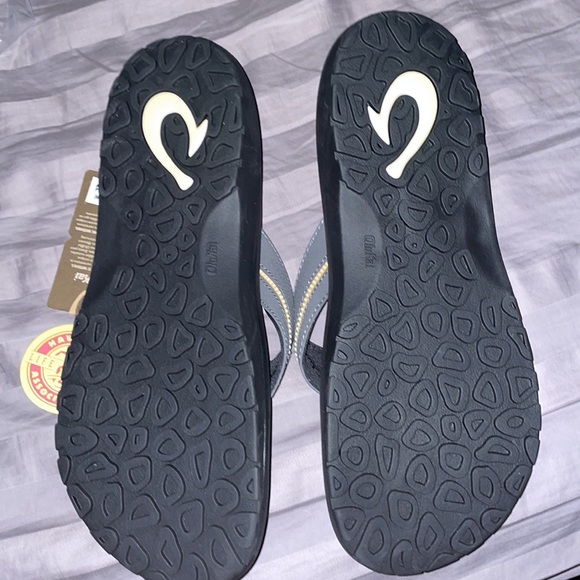 OLUKAI MENS SANDALS - Picture 2 of 7